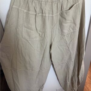 Pilcro women’s  Beige barrel leg Pants